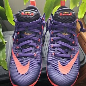 Nike LeBron Basketball Shoes - Purple/Red